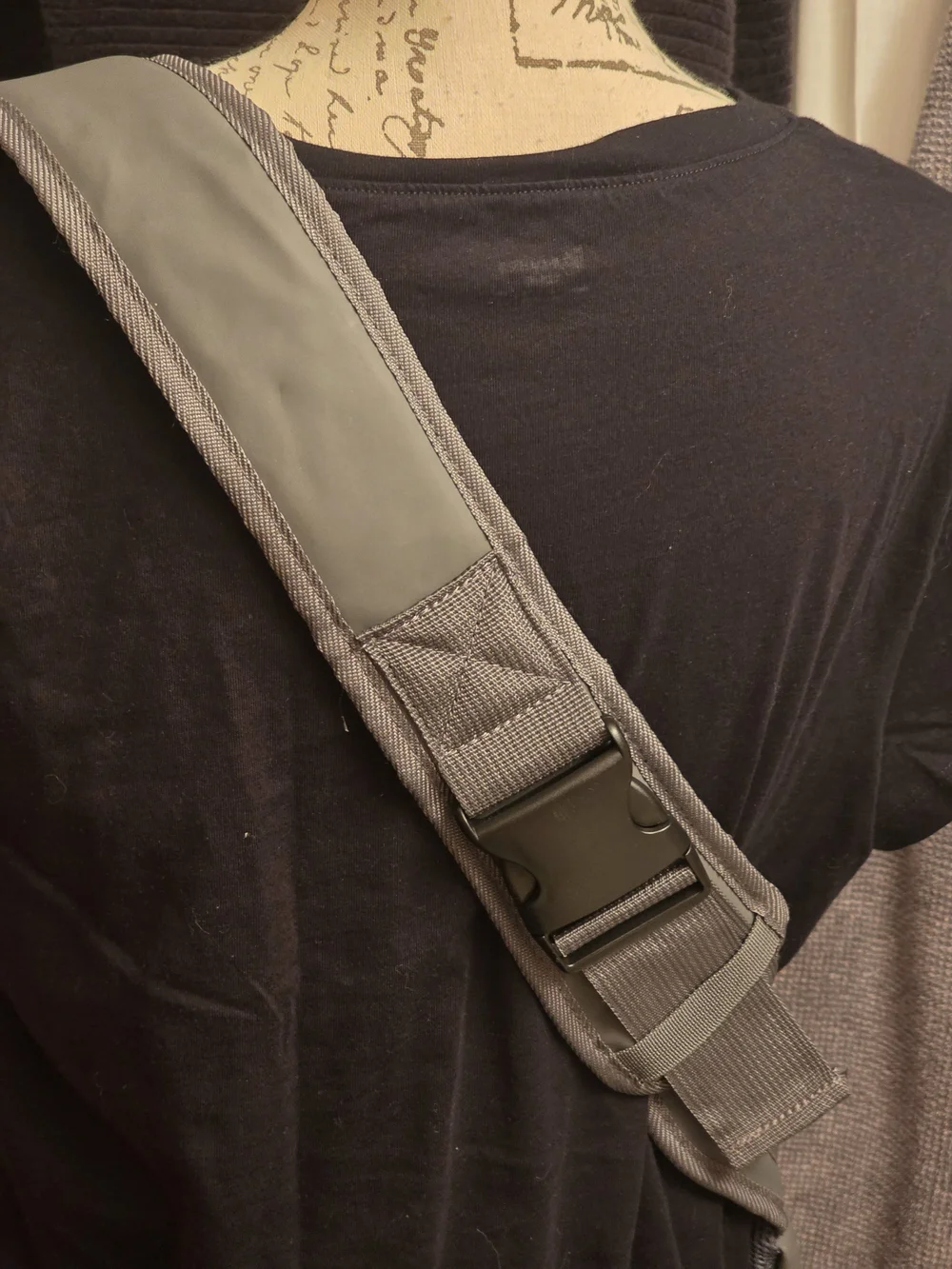 Gray Mesh Pet Sling Carrier —Comfortable Crossbody Dog Carrier NwoT SMALL 6lbs+-